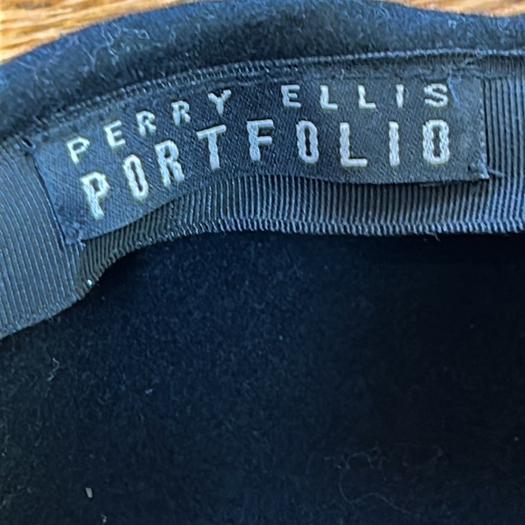 Perry Ellis Portfolio 100% Wool beret.  Great condition. Size Medium.  Black. - Picture 5 of 7
